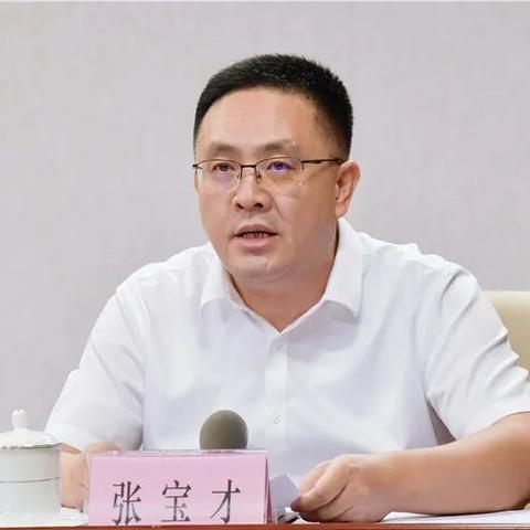 满慎刚引领科技潮流，助力产业飞跃发展。