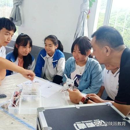 幼儿军歌舞蹈，激发活力与爱国情